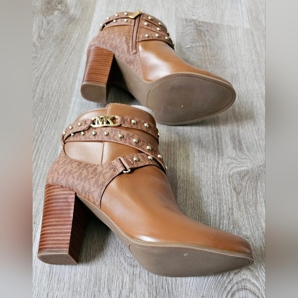 Size 11 MK Kincaid Studded Logo Trim Ankle Boot - Picture 11 of 13